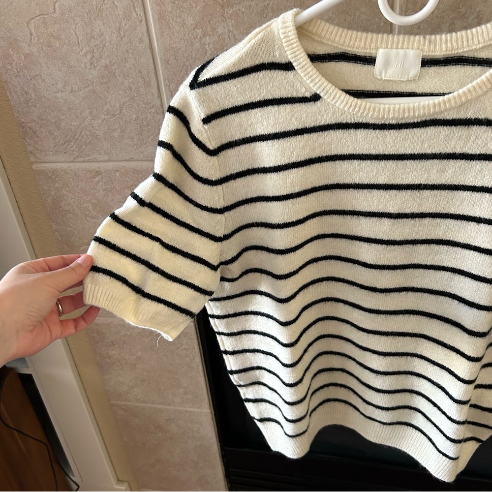 H&M Sweater - Picture 2 of 6